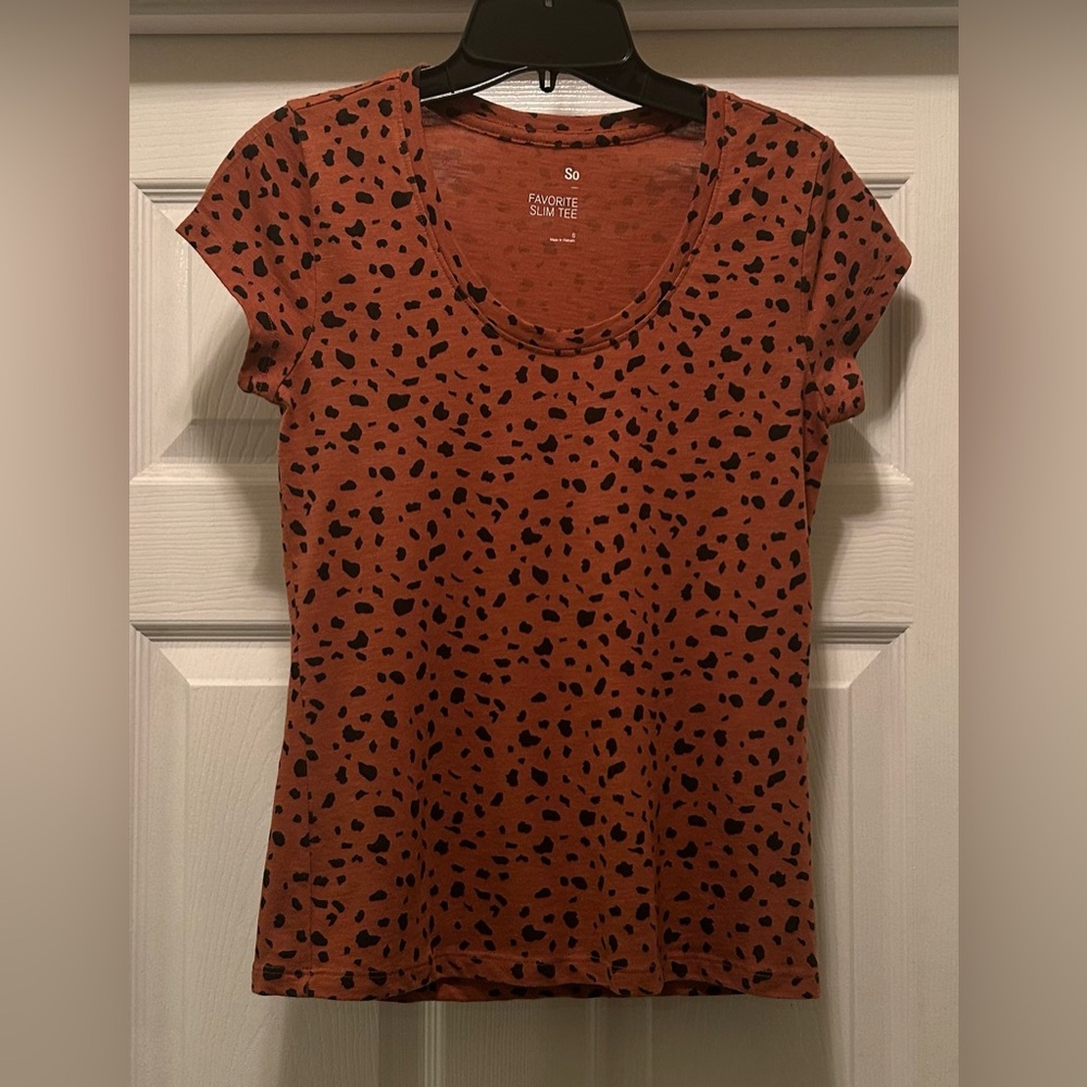 SO Women's Short Sleeve Top in Rust and Black